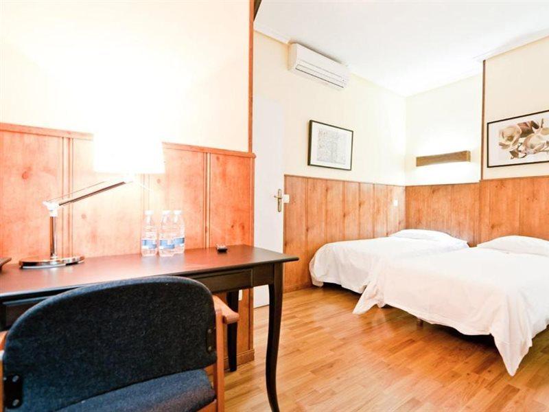 Hostal Asuncion Мадрид Екстериор снимка