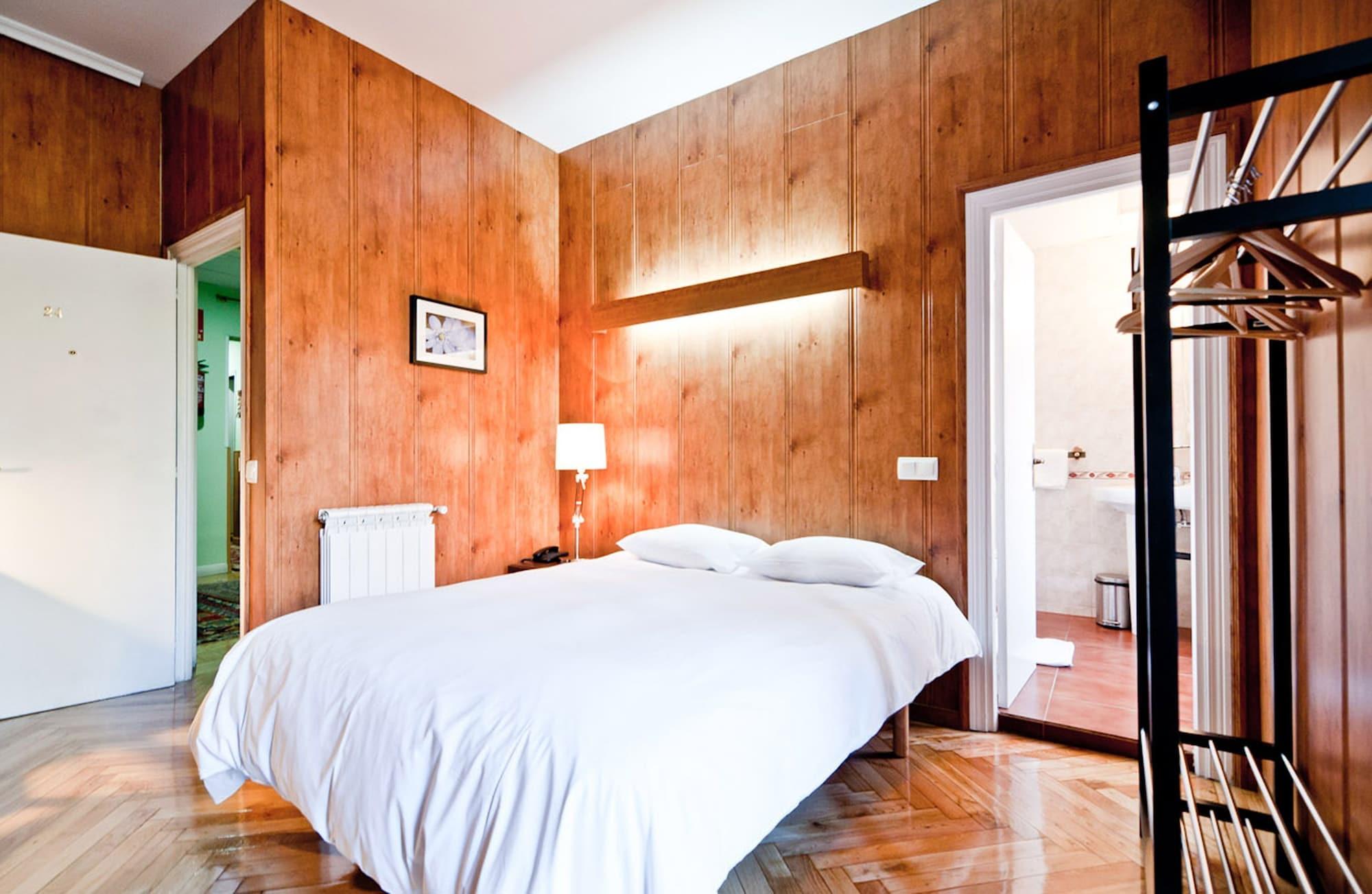 Hostal Asuncion Мадрид Екстериор снимка