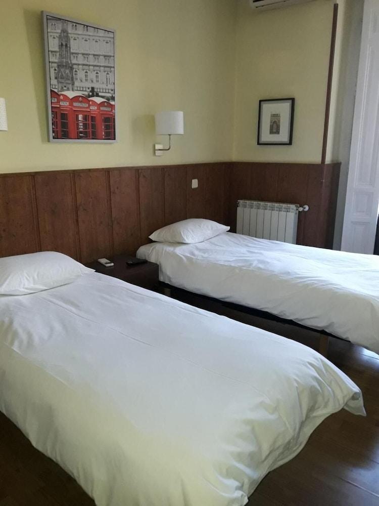 Hostal Asuncion Мадрид Екстериор снимка