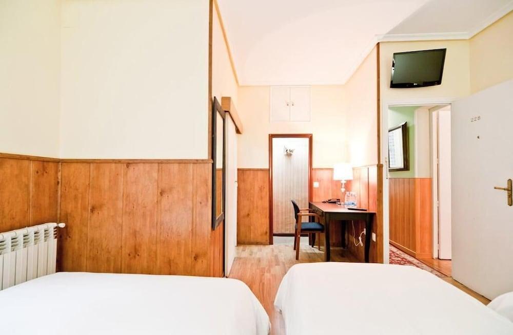 Hostal Asuncion Мадрид Екстериор снимка