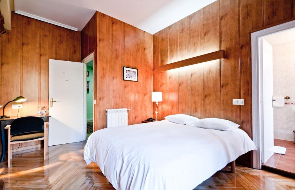 Hostal Asuncion Мадрид Екстериор снимка