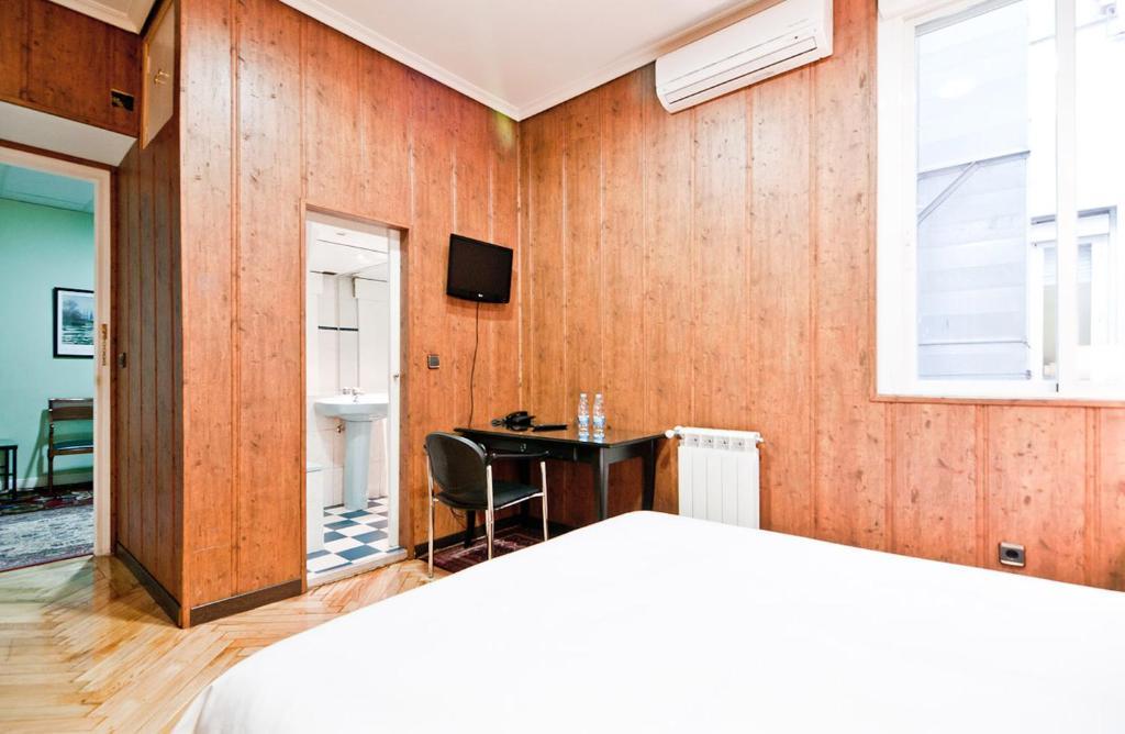 Hostal Asuncion Мадрид Екстериор снимка