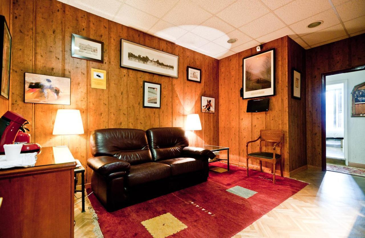 Hostal Asuncion Мадрид Екстериор снимка